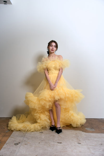 オフショルダー テールカット フリルドレス(W357)