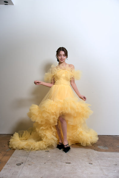 オフショルダー テールカット フリルドレス(W357)