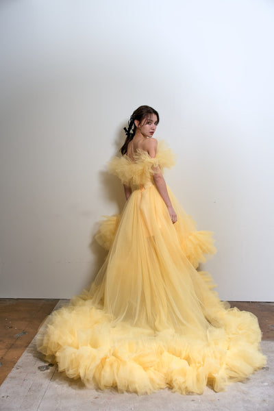 オフショルダー テールカット フリルドレス(W357)