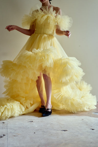 オフショルダー テールカット フリルドレス(W357)