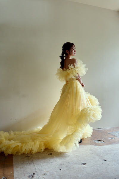 オフショルダー テールカット フリルドレス(W357)