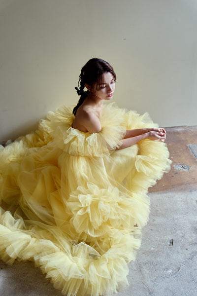 オフショルダー テールカット フリルドレス(W357)