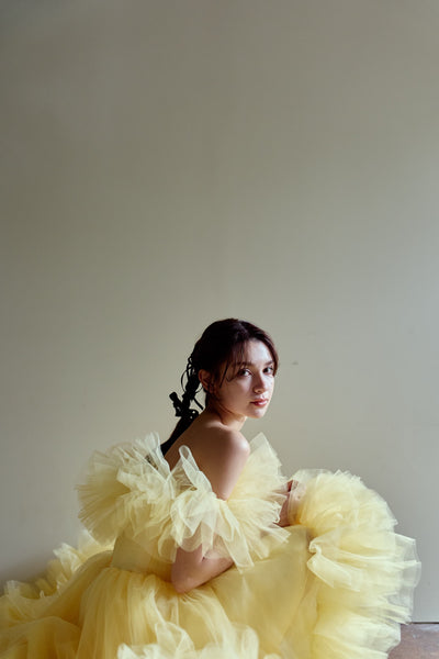 オフショルダー テールカット フリルドレス(W357)