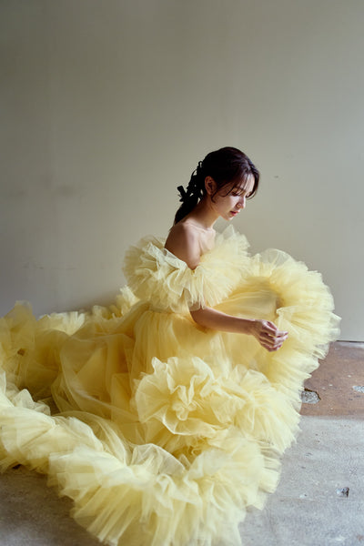 オフショルダー テールカット フリルドレス(W357)