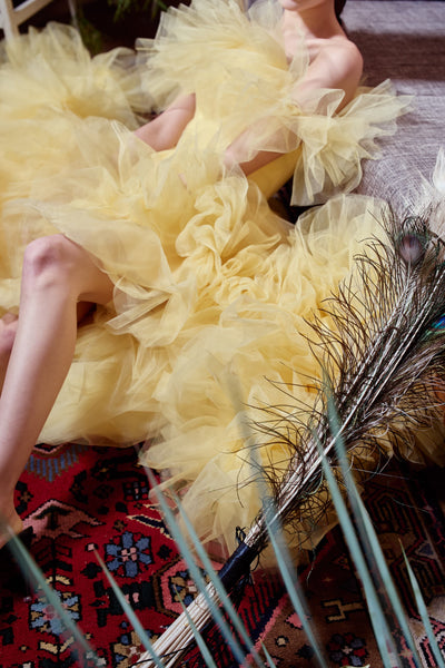 オフショルダー テールカット フリルドレス(W357)