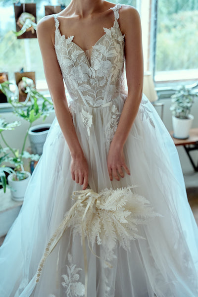 ハートカット 刺繍 Aラインドレス(W354)