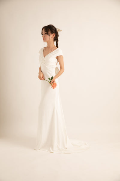 バックリボン 背中開き ウエディングドレス(W66)