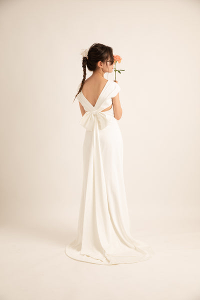 バックリボン 背中開き ウエディングドレス(W66)