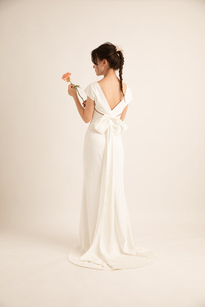 バックリボン 背中開き ウエディングドレス(W66)