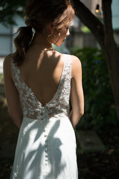 Vネック 裾レース スレンダードレス(W228)