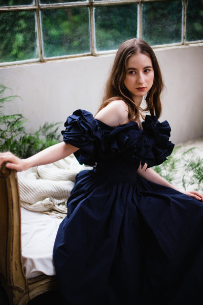 フリルショルダー タフタ ネイビードレス(W266)