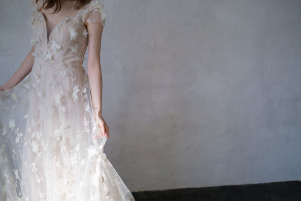 フラワーレース バックVドレス(W245)