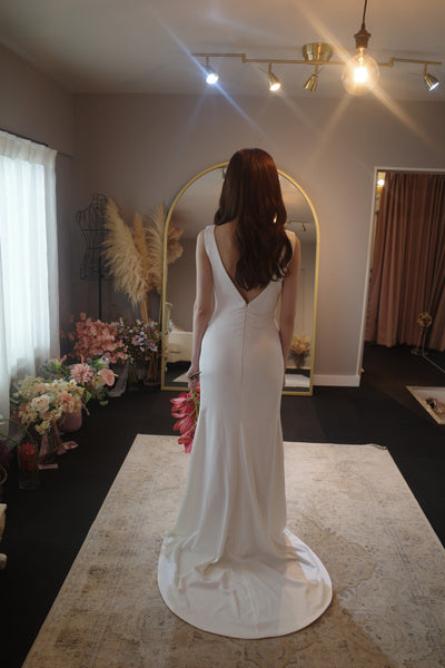 サテン シンプル ボートネック マーメイド ウエディングドレス(W113)