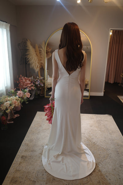 サテン シンプル ボートネック マーメイド ウエディングドレス(W113)