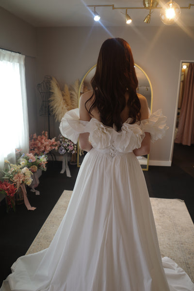 フリルショルダー タフタドレス ホワイト(W266WH)