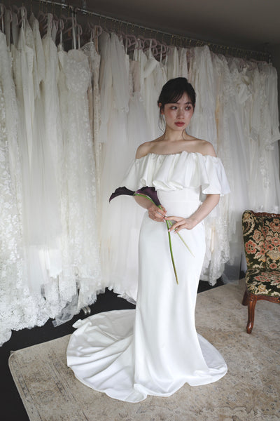 オフショルダー フリル ソフトマーメイドドレス ホワイト(W300WH)