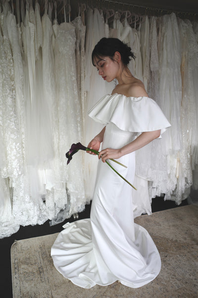 オフショルダー フリル ソフトマーメイドドレス ホワイト(W300WH)