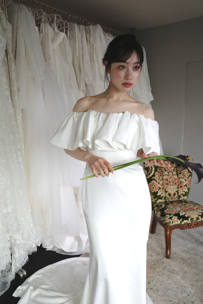 オフショルダー フリル ソフトマーメイドドレス ホワイト(W300WH)