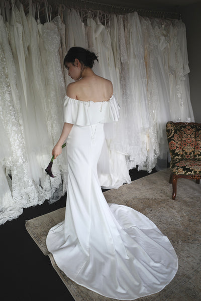 オフショルダー フリル ソフトマーメイドドレス ホワイト(W300WH)