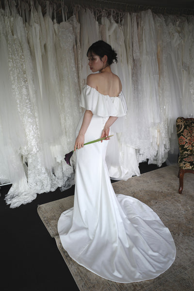 オフショルダー フリル ソフトマーメイドドレス ホワイト(W300WH)