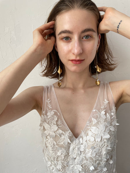 フラワーモチーフ 刺繍レース Aライン テールカットドレス(W162)