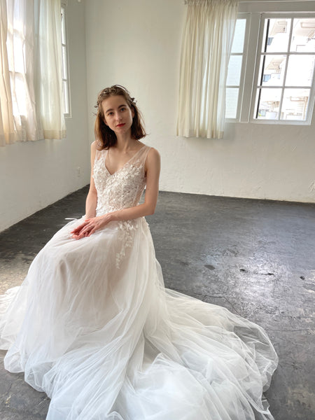 フラワーモチーフ 刺繍レース Aライン テールカットドレス(W162)