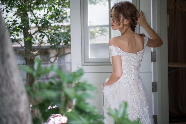 オフショルダー フラワーレースドレス(W231)