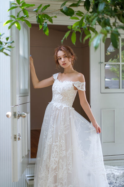 オフショルダー フラワーレースドレス(W231)