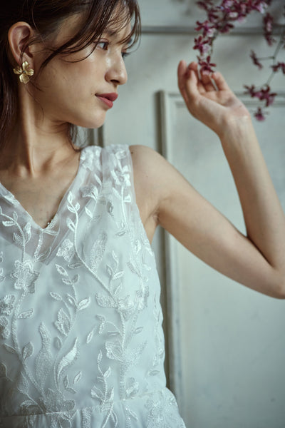 リーフ刺繍 Vネック スレンダードレス(W275)