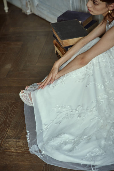 リーフ刺繍 Vネック スレンダードレス(W275)