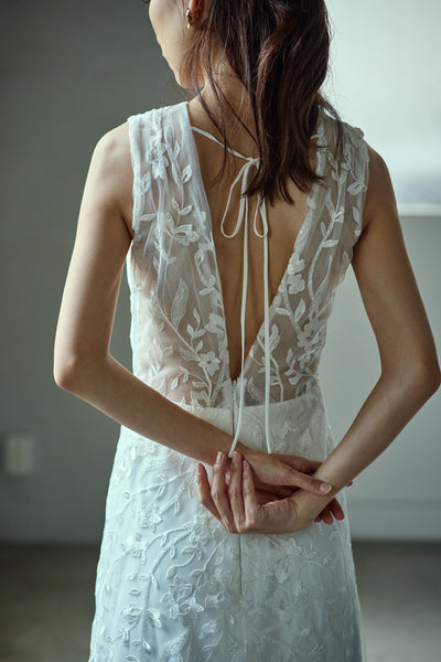 リーフ刺繍 Vネック スレンダードレス(W275)