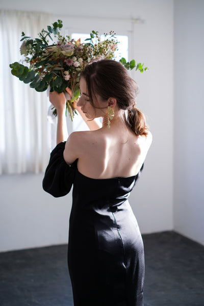 オフショルダー ボリューム袖 サテン ブラック ソフトマーメイドドレス(W225BK)