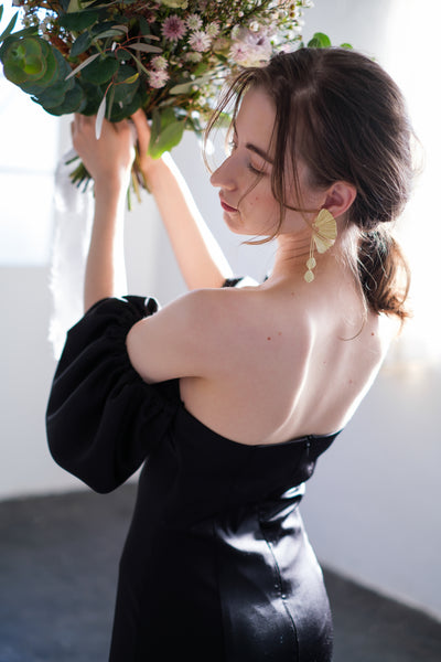 オフショルダー ボリューム袖 サテン ブラック ソフトマーメイドドレス(W225BK)