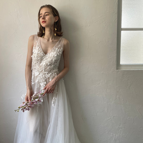 フラワーモチーフ 刺繍レース Aライン テールカットドレス(W162)