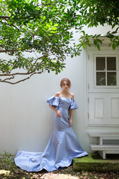 オフショルダー ボリューム袖 ライトブルー サテンドレス(W233)