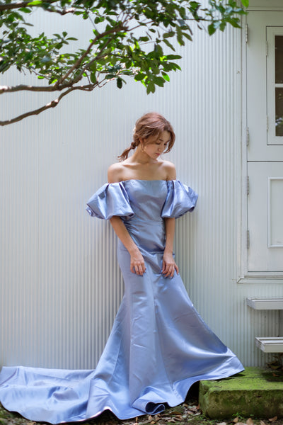 オフショルダー ボリューム袖 ライトブルー サテンドレス(W233)