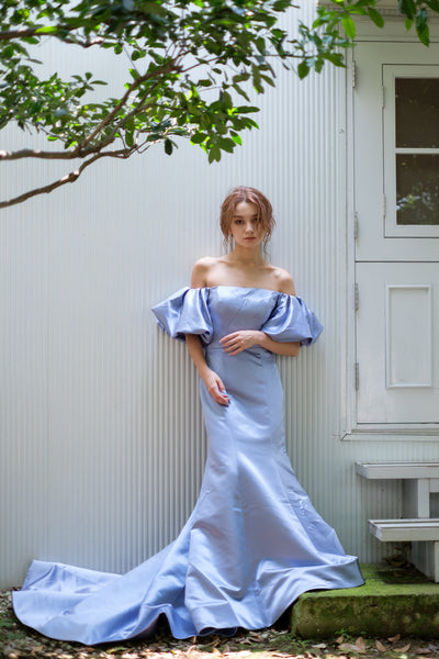 オフショルダー ボリューム袖 ライトブルー サテンドレス(W233)