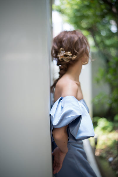 オフショルダー ボリューム袖 ライトブルー サテンドレス(W233)