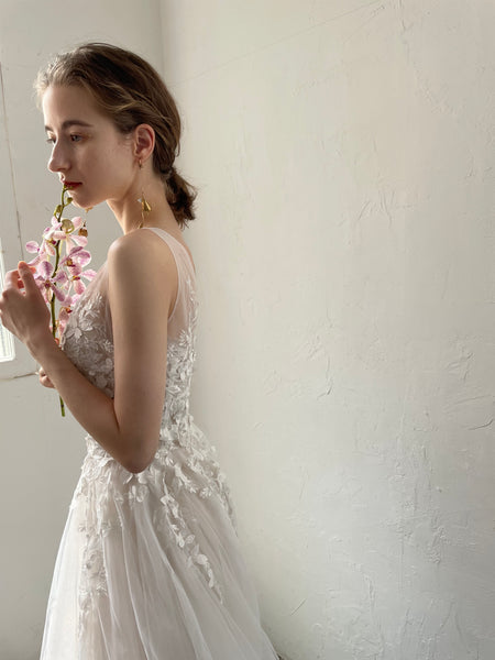 フラワーモチーフ 刺繍レース Aライン テールカットドレス(W162)