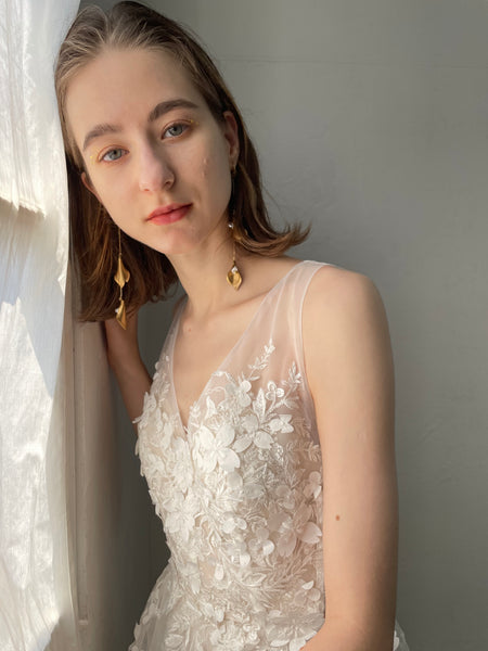 フラワーモチーフ 刺繍レース Aライン テールカットドレス(W162)