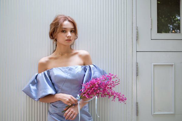 オフショルダー ボリューム袖 ライトブルー サテンドレス(W233)