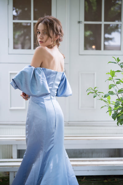 オフショルダー ボリューム袖 ライトブルー サテンドレス(W233)