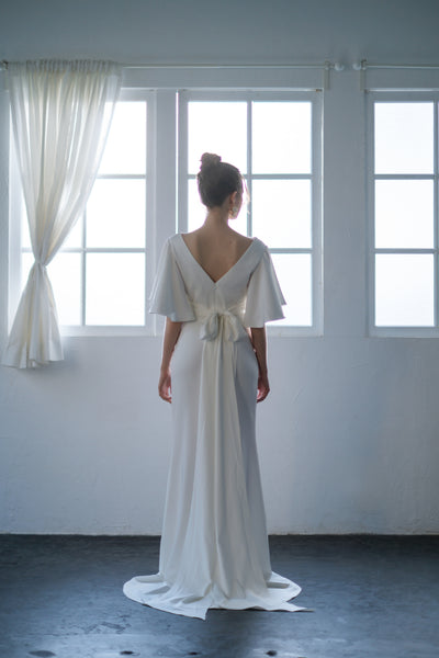 フレアスリーブ バックリボンドレス(W246)