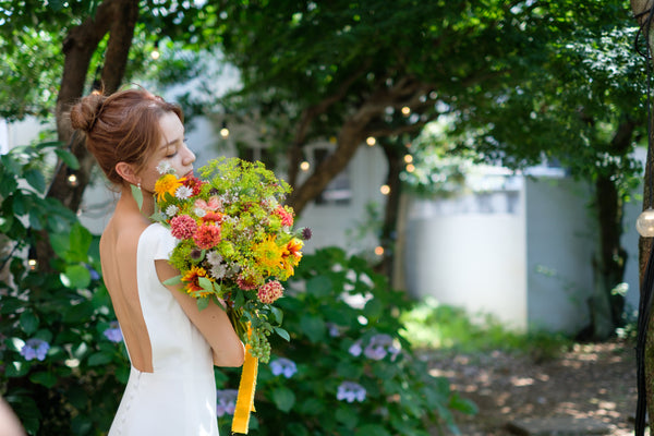 パフスリーブ 背中開き サテンドレス(W236)