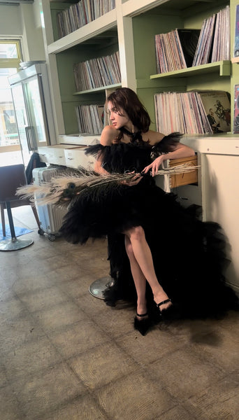 オフショルダー フリル ブラック ミニドレス(W362)