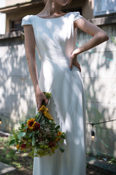 パフスリーブ 背中開き サテンドレス(W236)