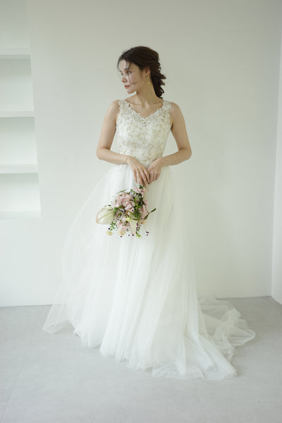 Vネック ゴールド刺繍 Aラインドレス(W167)