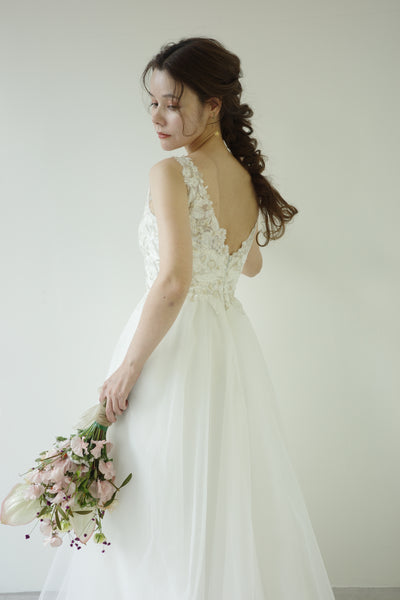 Vネック ゴールド刺繍 Aラインドレス(W167)