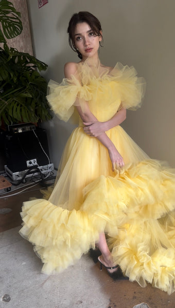 オフショルダー テールカット フリルドレス(W357)