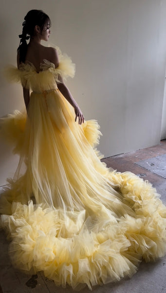 オフショルダー テールカット フリルドレス(W357)